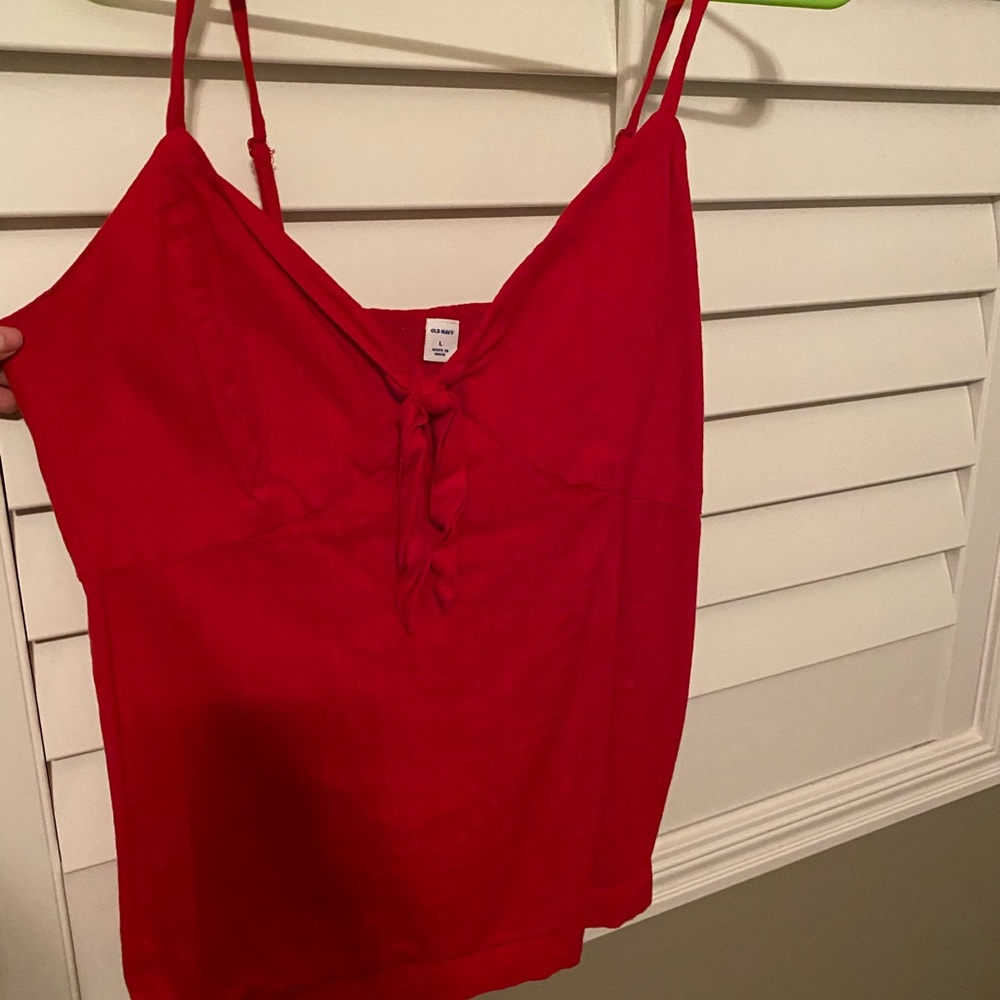 Red bow tank